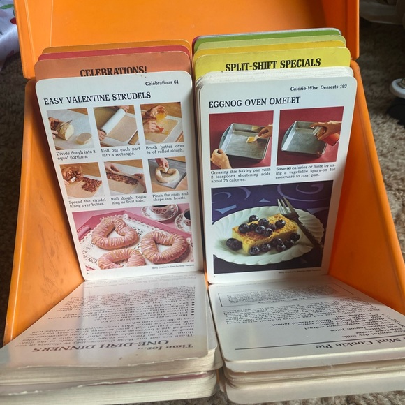 Vintage Betty Crocker Recipe Case - Picture 3 of 4